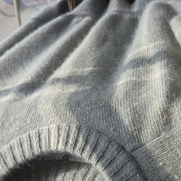 Liz Claiborne Angora/Lambs Wool Light Green Sweater - Picture 10 of 10